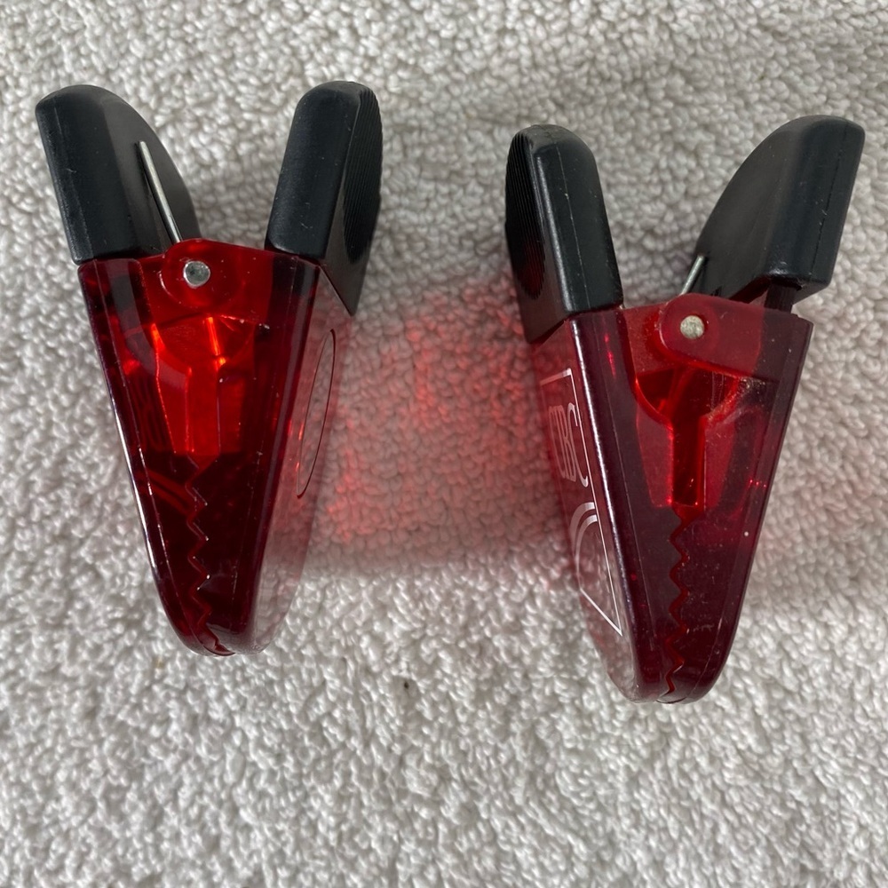 5/$35 CIBC Burgundy Plastic Magnetic Clips x2 - Picture 3 of 10